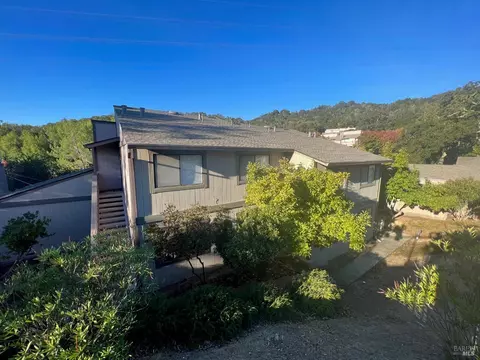 2 Grass Ct, Novato, CA 94949