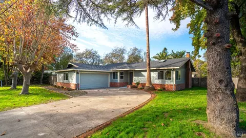 560 Duer Rd, Sebastopol, CA 95472
