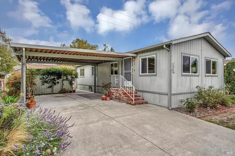 1516 Royal Oak Dr, Petaluma, CA 94954