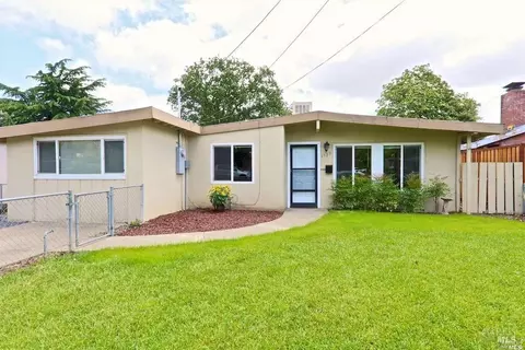 1527 Elm St, Ukiah, CA 95482