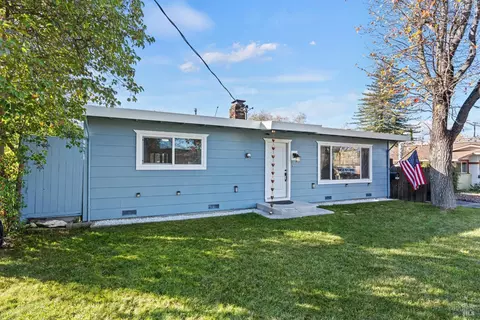 1070 N Oak St, Ukiah, CA 95482