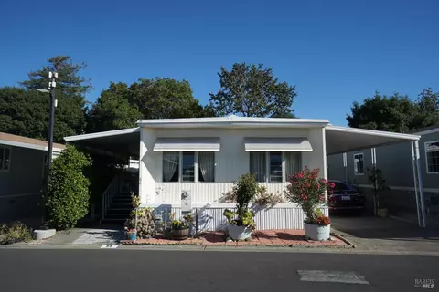 86 Bluejay Dr, Santa Rosa, CA 95409