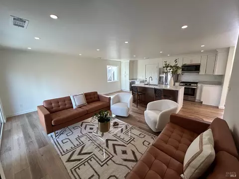 1010 Broadmoor Dr, Napa, CA 94558