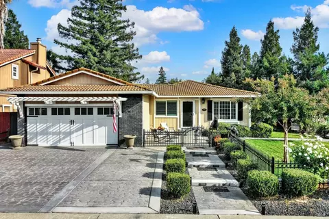 701 Scottsdale Dr, Vacaville, CA 95687