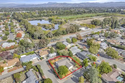 2445 Burnt Oak Dr, Santa Rosa, CA 95401