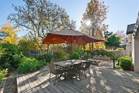 320 Cypress Cir, Healdsburg, CA 95448