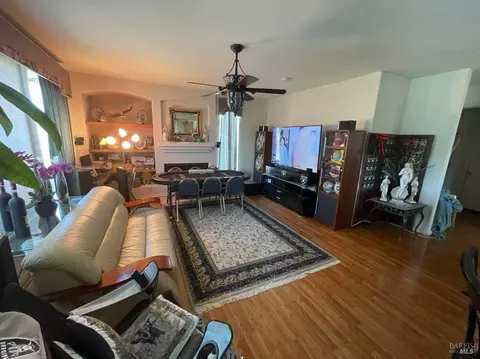 Living - 649 Renaissance Ave, Fairfield, CA 94534 photo 4 of 7