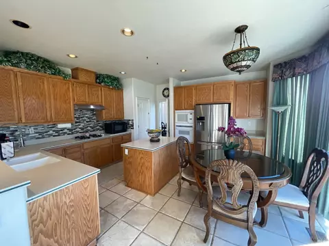 Kitchen - 649 Renaissance Ave, Fairfield, CA 94534 photo 6 of 6