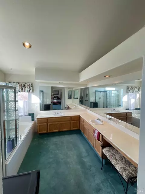 Kitchen - 649 Renaissance Ave, Fairfield, CA 94534 photo 4 of 6