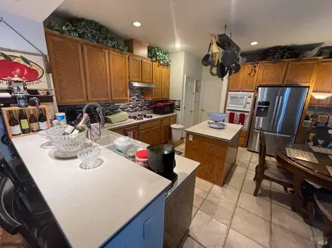 Kitchen - 649 Renaissance Ave, Fairfield, CA 94534 photo 3 of 6