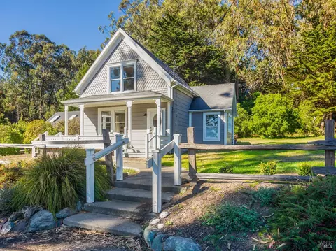 45150 Peterson Ln, Little River, CA 95456
