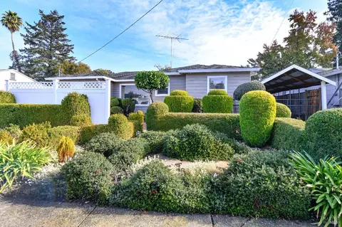 2020 Slater St, Santa Rosa, CA 95404