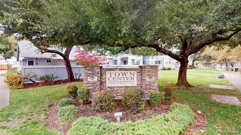 225 Burt St #5, Santa Rosa, CA 95404