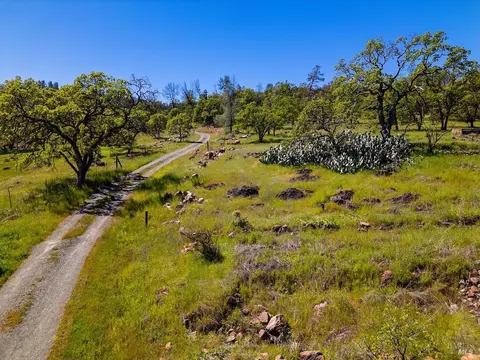 21715 Jerusalem Grade Rd, Middletown, CA 95461