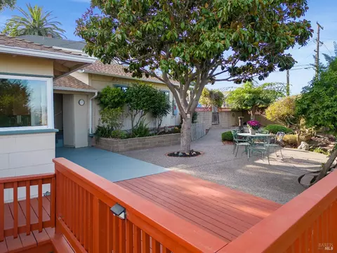 49 Baldwin Ave, Crockett, CA 94525 photo 5