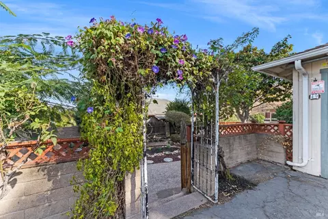 49 Baldwin Ave, Crockett, CA 94525 photo 9