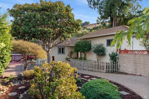 49 Baldwin Ave, Crockett, CA 94525