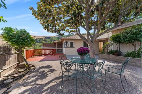 49 Baldwin Ave, Crockett, CA 94525 photo 13