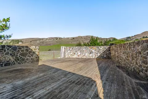 Exterior - 2490 Hwy 1, Bodega Bay, CA 94923 photo 5 of 6