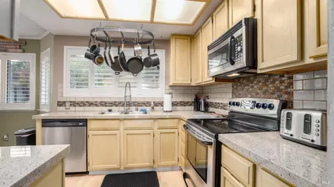 2412 Mainsail Ct, Fairfield, CA 94534 photo 9