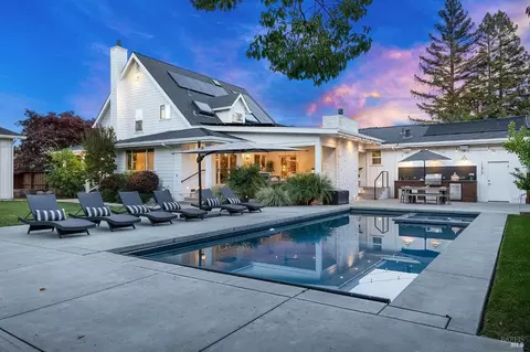 9961 Herb Rd, Windsor, CA 95492