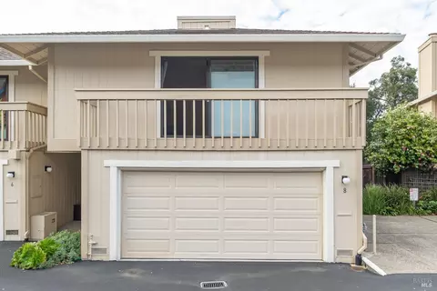 8 Woodoaks Dr, San Rafael, CA 94903