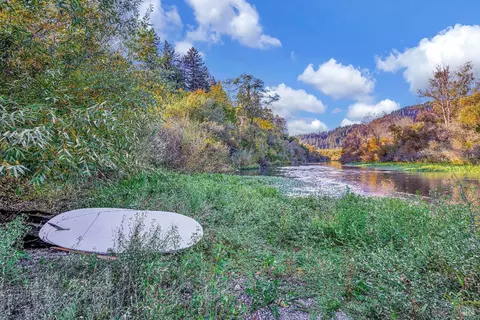9850 River Rd, Forestville, CA 95436