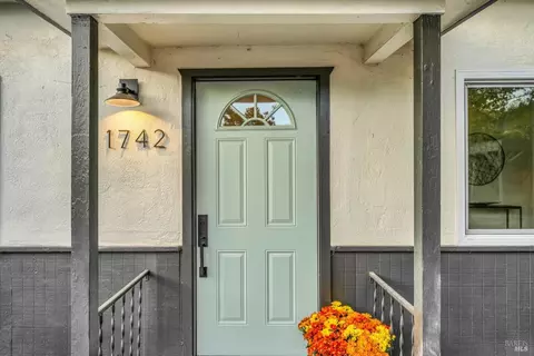 1742 E St, Napa, CA 94559 photo 3