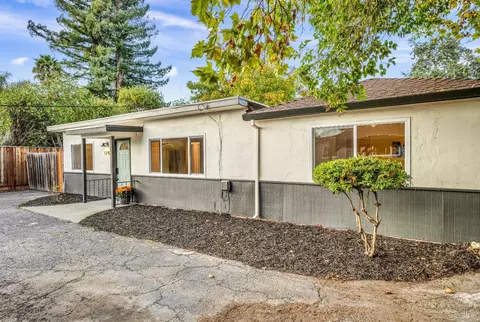 1742 E St, Napa, CA 94559 photo 2