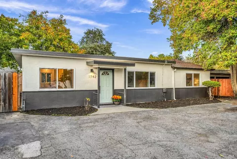 1742 E St, Napa, CA 94559