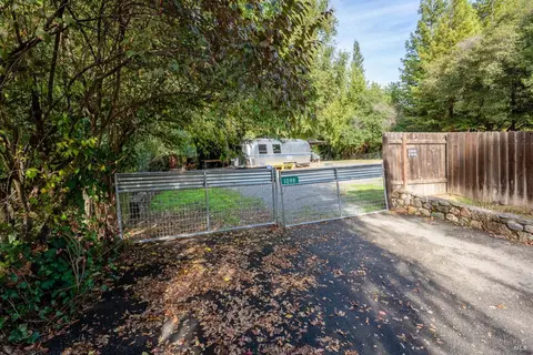 1098 W Standley St, Ukiah, CA 95482 photo 2