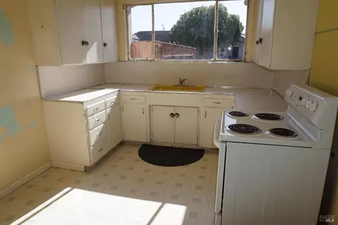 615 Springs Rd, Vallejo, CA 94590 photo 4