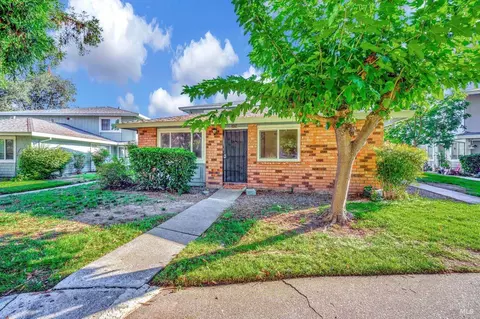 2424 Plata Ct, Santa Rosa, CA 95403