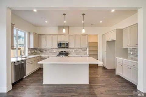 1228 Atascadero Dr, Windsor, CA 95492