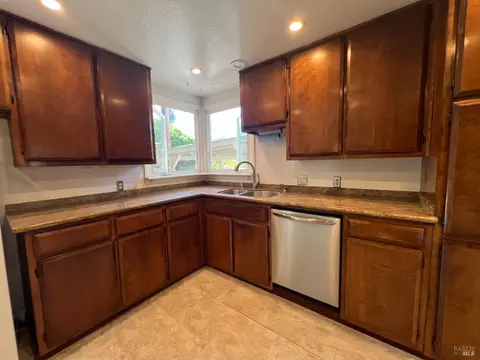 1300 Mariposa St, Vallejo, CA 94590 photo 8