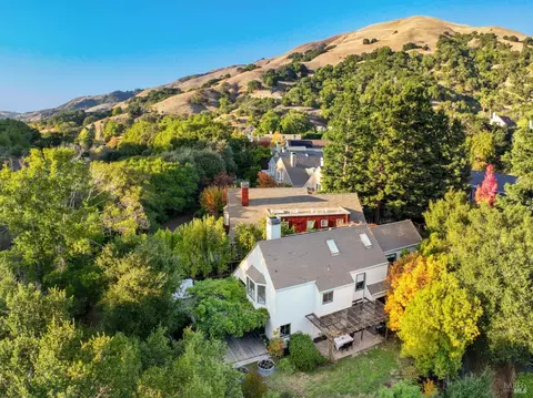 6 Blue Blossom Ct, San Rafael, CA 94903