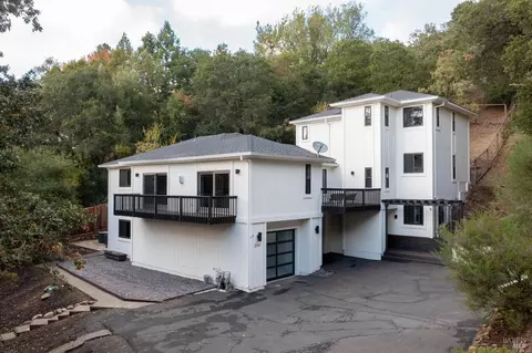 2141 E Foothill Dr, Santa Rosa, CA 95404