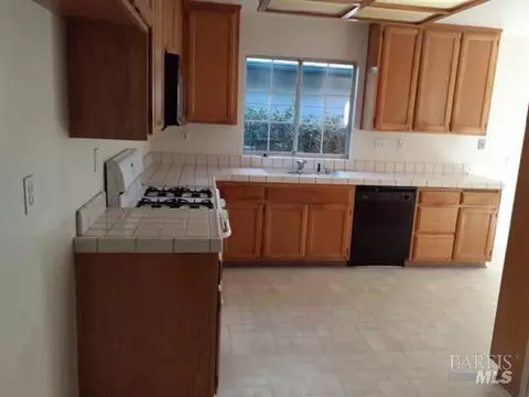 946 Wright St, Santa Rosa, CA 95404 photo 4