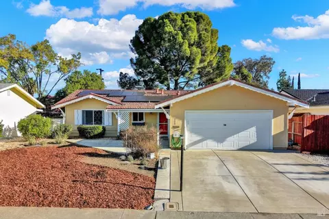 200 Lassen Cir, Vacaville, CA 95687