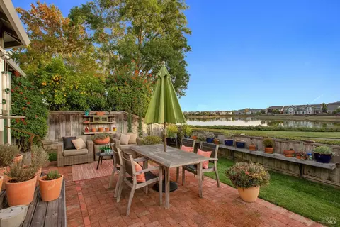 132 Nantucket Cv, San Rafael, CA 94901