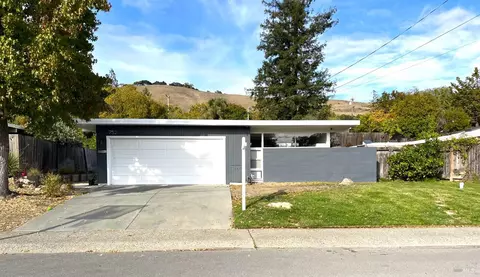752 Penny Royal Ln, San Rafael, CA 94903