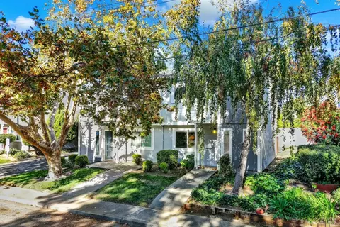 203 Arana Dr, Martinez, CA 94553