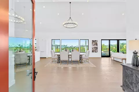 5480 Crystal Dr, Santa Rosa, CA 95404
