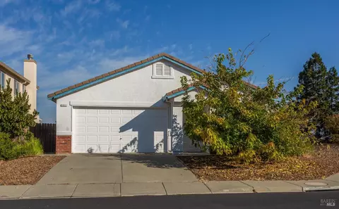 901 Pearwood Ct, Vacaville, CA 95687