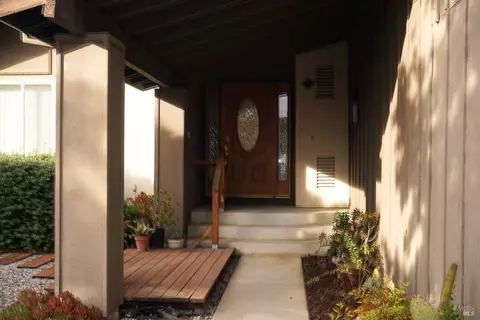 910 Skyline Dr, Vallejo, CA 94591 photo 4