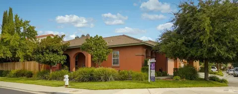 554 Canterbury Cir, Vacaville, CA 95687