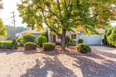 2389 Tumbleweed Ct, Santa Rosa, CA 95403