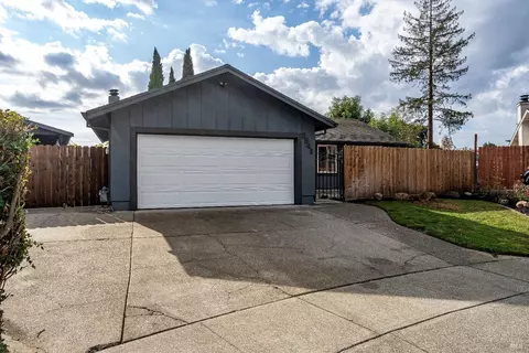 3841 Klamath Way, Napa, CA 94558