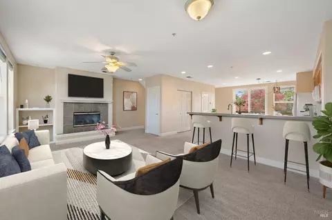 19 Johnson St, Windsor, CA 95492