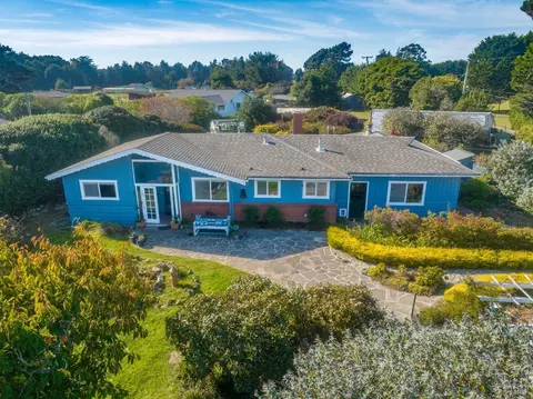21880 Petaluma Ave, Fort Bragg, CA 95437